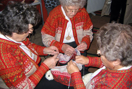 finlandkorsnasknitting.jpg